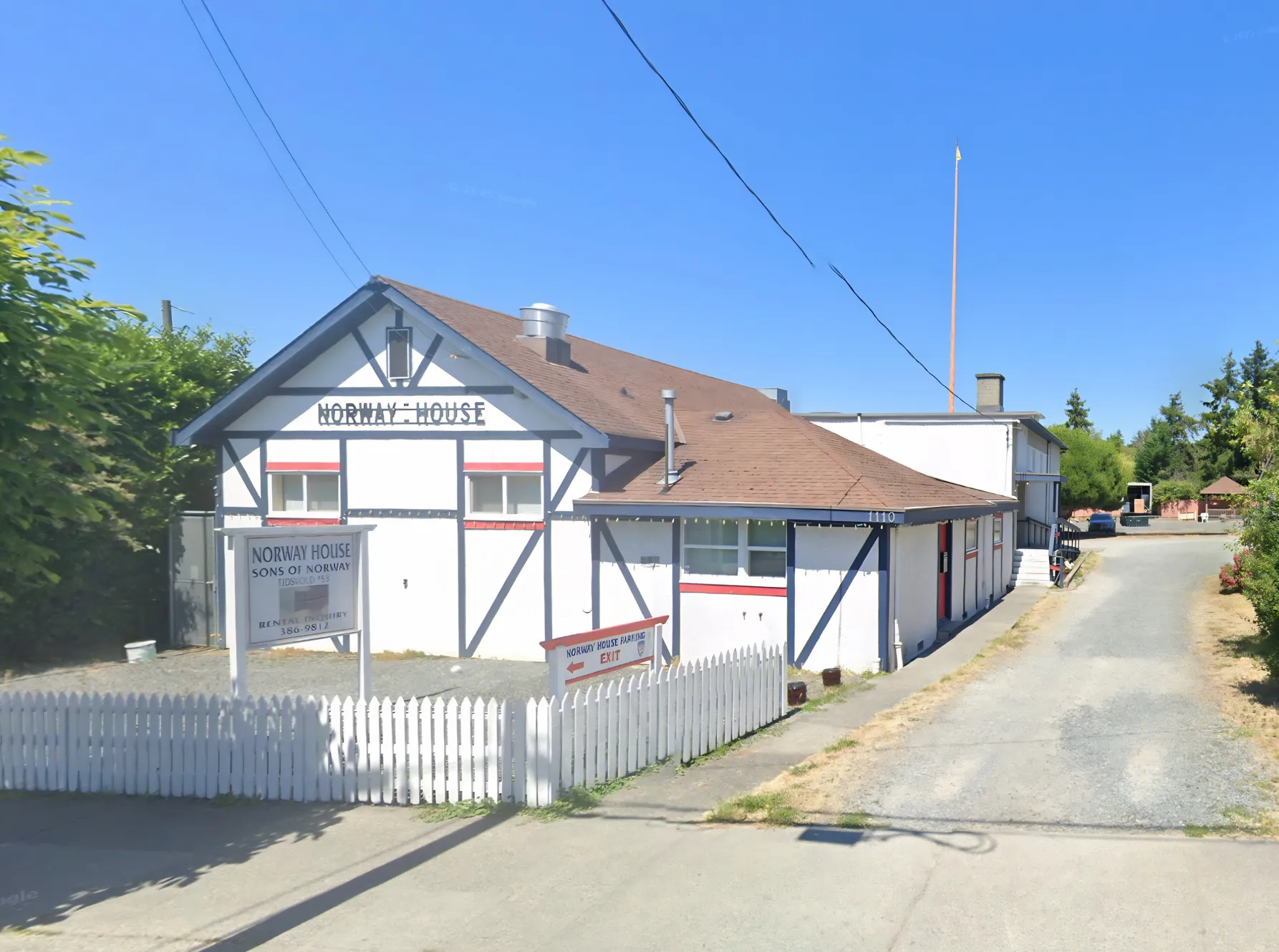 Friendship Hall in Hillside / Quadra