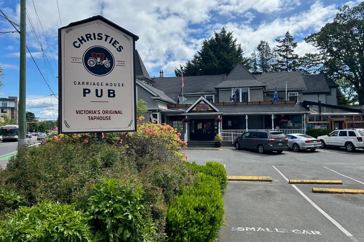 Christie's Carriage House Pub in Fernwood / Fairfield