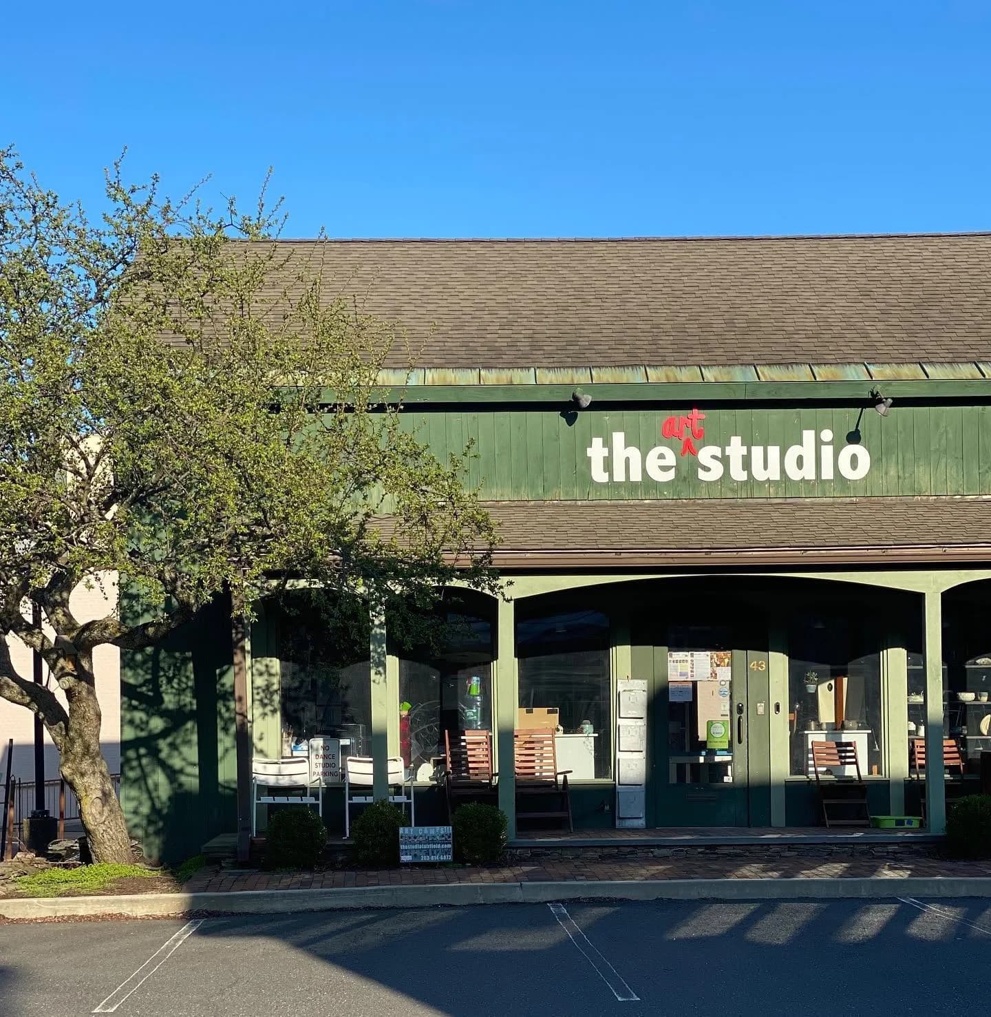 Fairfield Studios in Fernwood / Fairfield