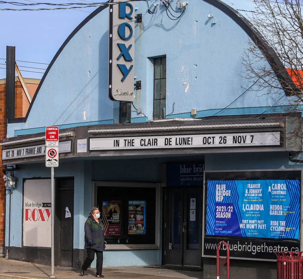 The Roxy Theatre in Hillside / Quadra